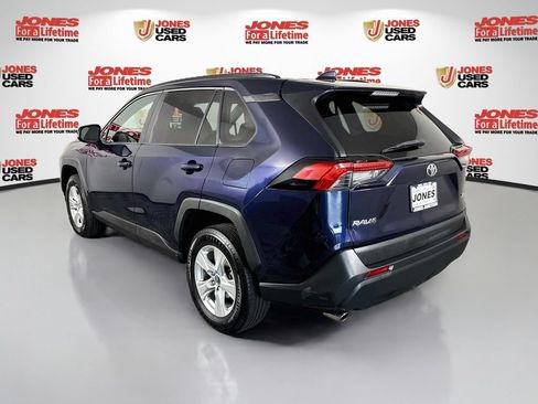 Used 2019 Toyota RAV4 XLE w/ Convenience Package FWD image 2