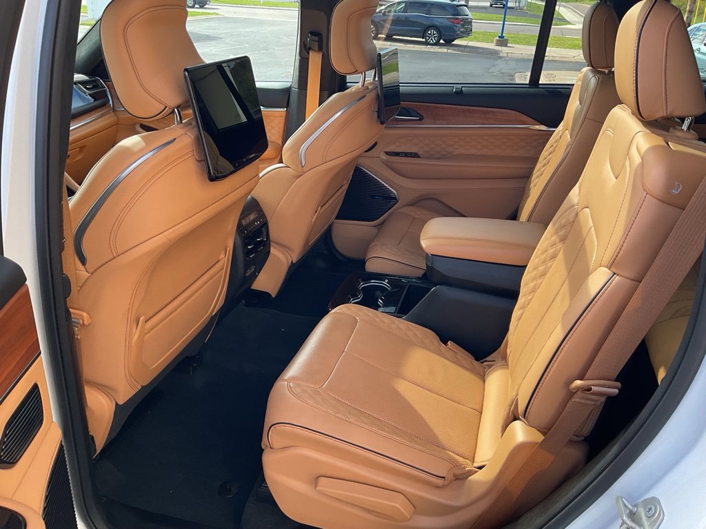Used 2023 Jeep Grand Cherokee L Summit AWD/4WD image 21
