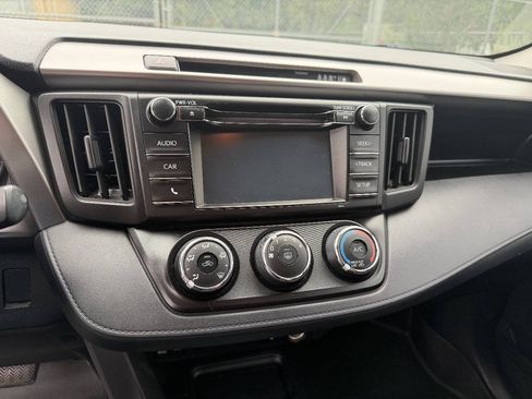 Used 2017 Toyota RAV4 LE FWD image 17