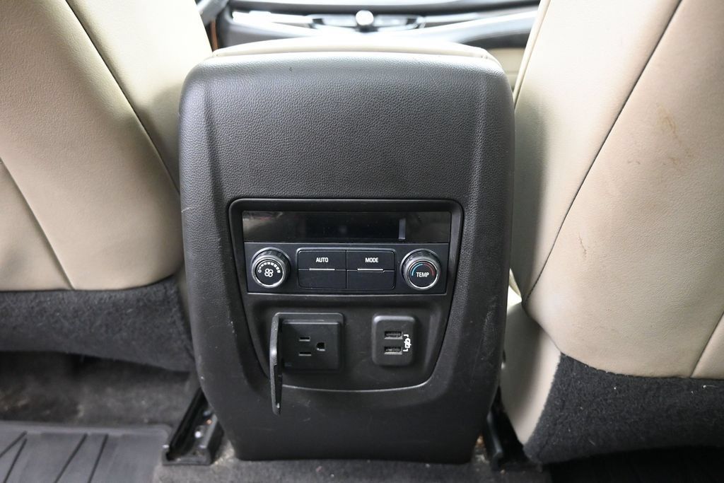 Used 2018 Buick Enclave Essence AWD/4WD image 25
