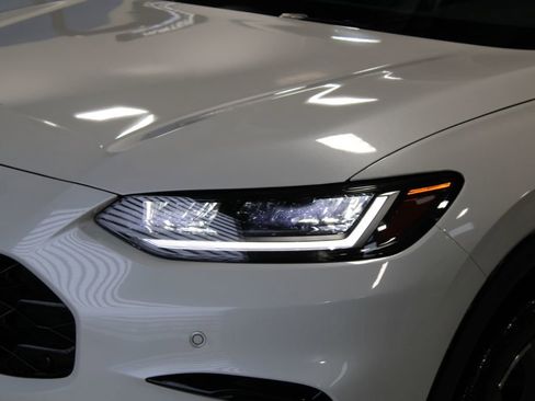 Certified 2025 Honda HR-V EX-L image 2