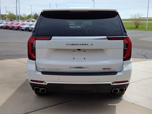 Used 2025 GMC Yukon XL Denali AWD/4WD image 17