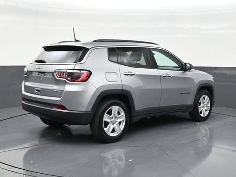 Used 2022 Jeep Compass Latitude FWD image 5