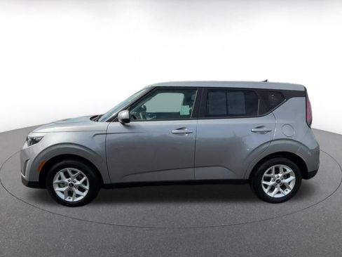 Used 2025 Kia Soul LX w/ LX Technology Package FWD image 9