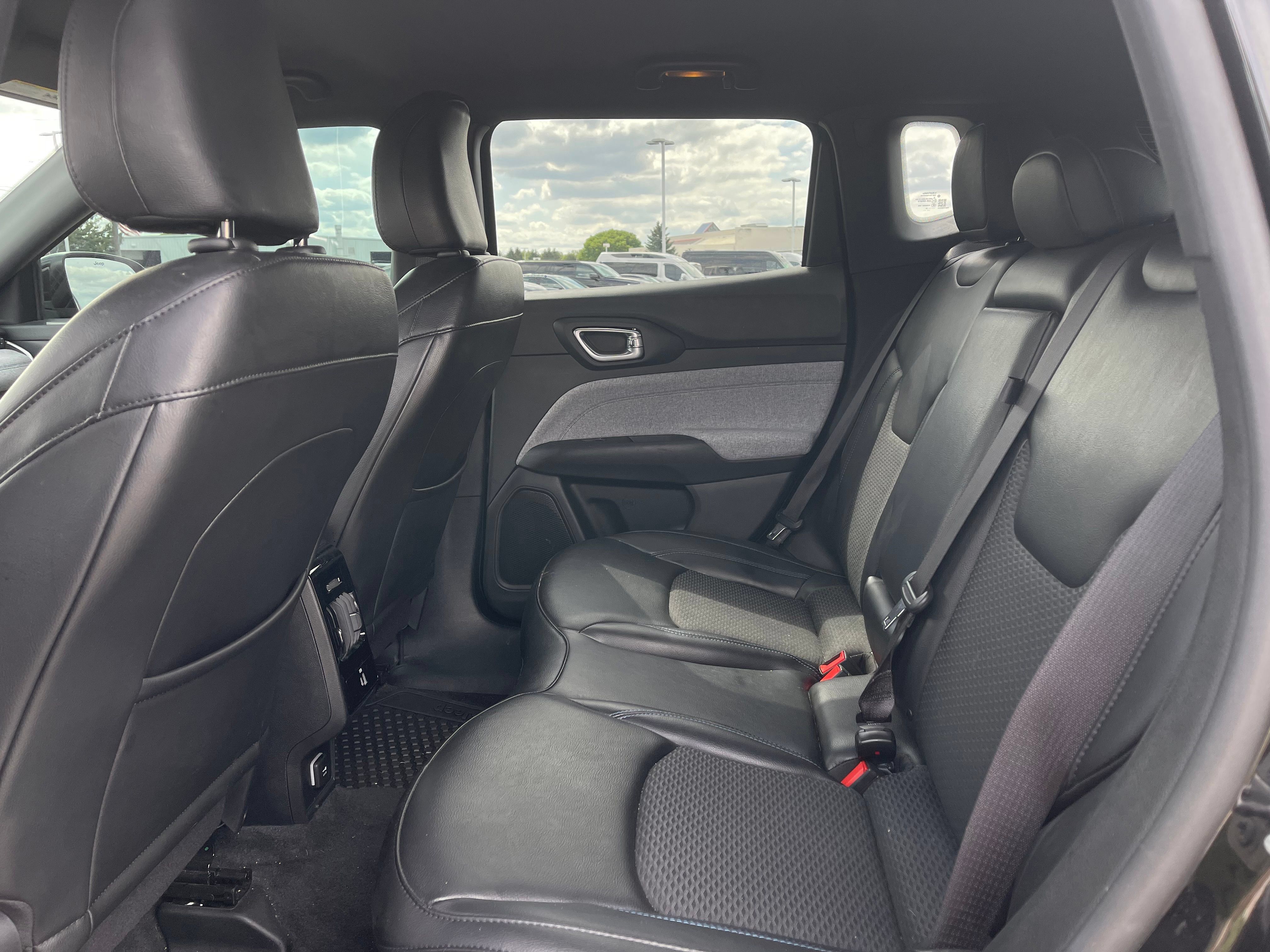Used 2023 Jeep Compass Latitude w/ Convenience Group AWD/4WD image 14