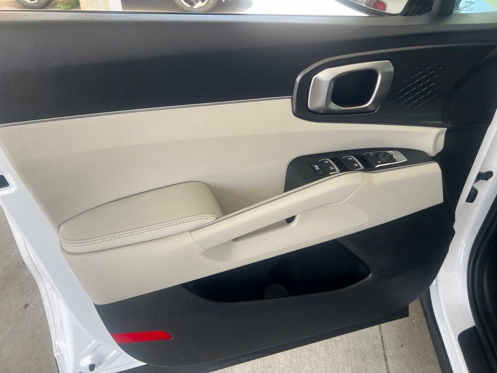 Certified 2024 Kia Sorento S w/ Panoramic Sunroof Package FWD image 7