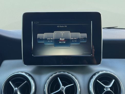 Used 2016 Mercedes-Benz GLA 250 image 20