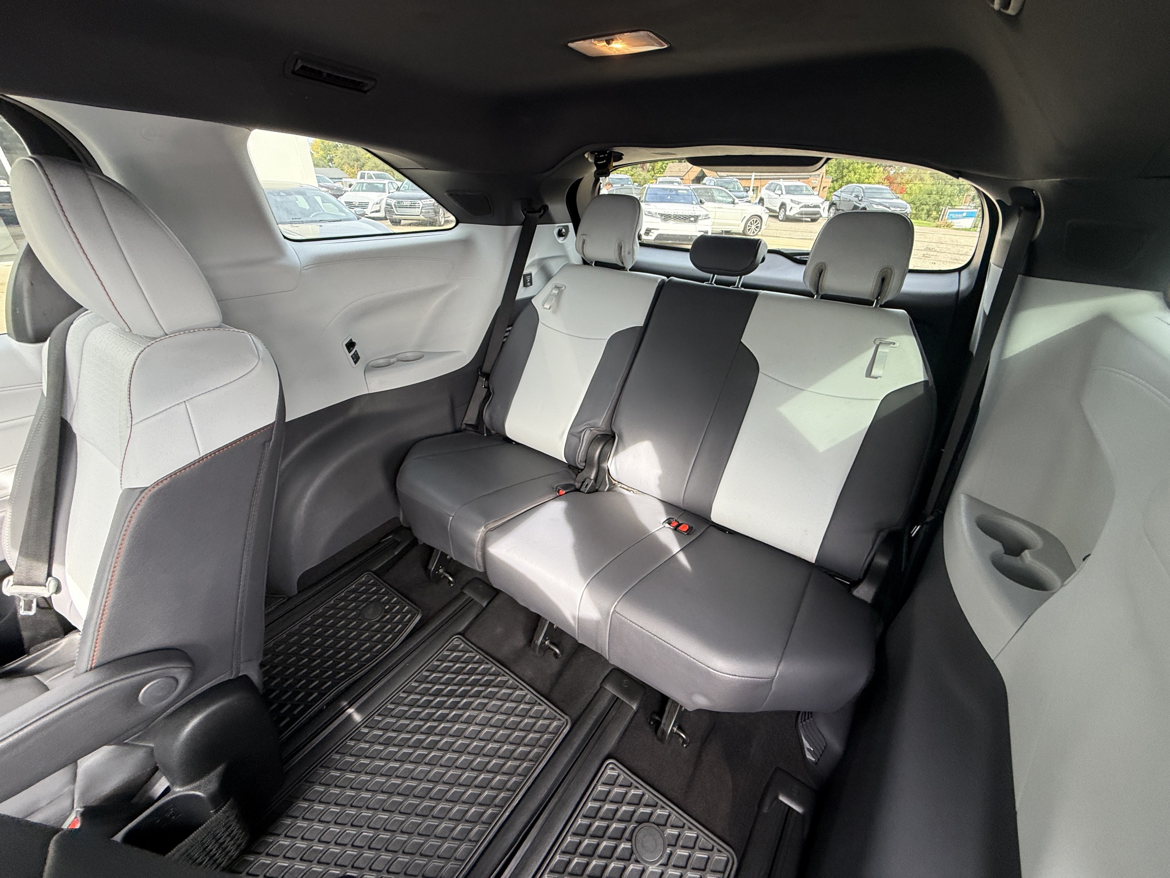 Used 2022 Toyota Sienna XSE AWD/4WD image 27