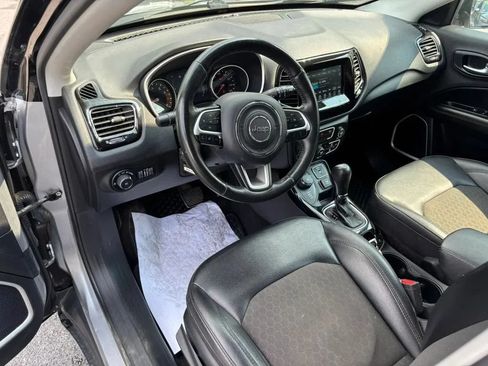 Used 2019 Jeep Compass Latitude AWD/4WD image 2