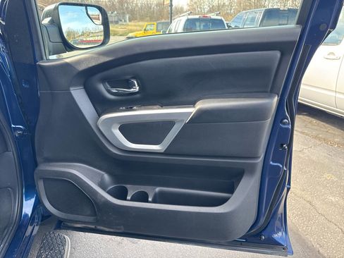 Used 2019 Nissan Titan SV w/ SV Convenience Package image 24