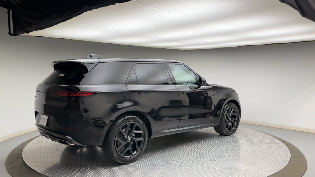 Used 2024 Land Rover Range Rover Sport SE AWD/4WD image 2