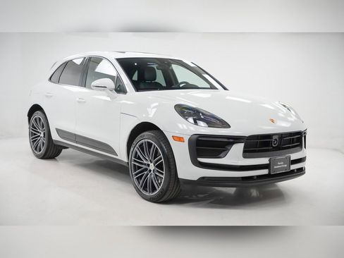 Certified 2025 Porsche Macan image 10