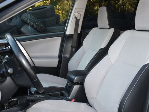 Used 2017 Toyota RAV4 XLE image 12