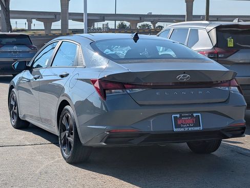 Used 2021 Hyundai Elantra SEL FWD image 4