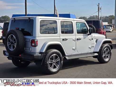 Used 2023 Jeep Wrangler Sahara w/ Cold Weather Group image 5