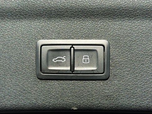 Used 2018 Audi Q3 2.0T Premium image 12