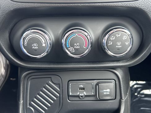 Used 2016 Jeep Renegade Sport w/ Power & Air Group image 15