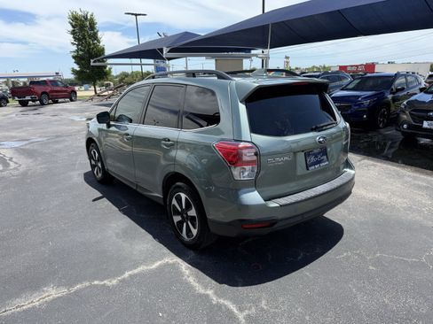 Used 2018 Subaru Forester 2.5i Limited AWD/4WD image 5