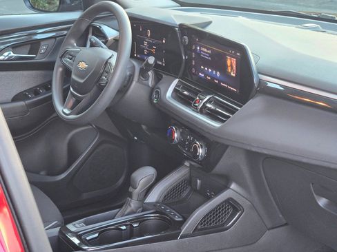 Used 2025 Chevrolet TrailBlazer LT image 7