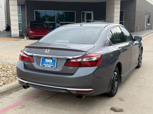 Certified 2017 Honda Accord EX-L image 5