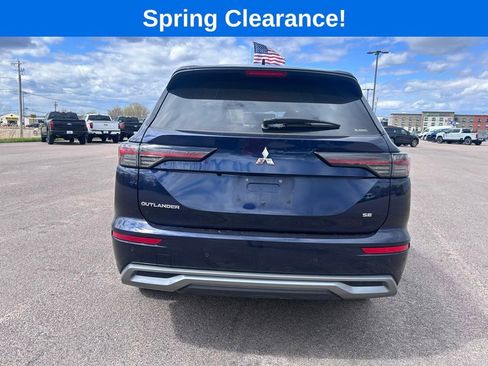 Used 2025 Mitsubishi Outlander AWD image 5