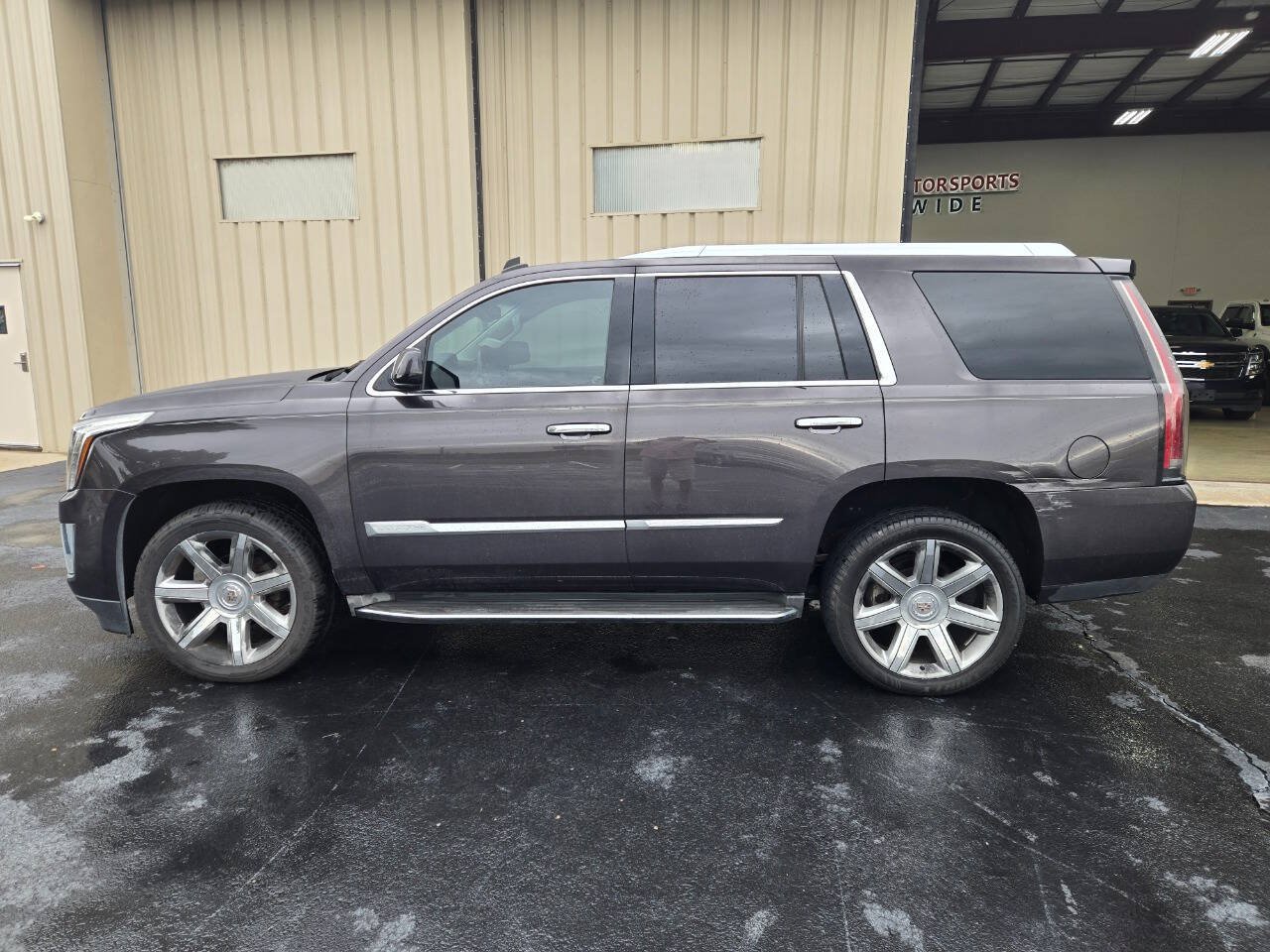 Used 2015 Cadillac Escalade Luxury AWD/4WD image 10