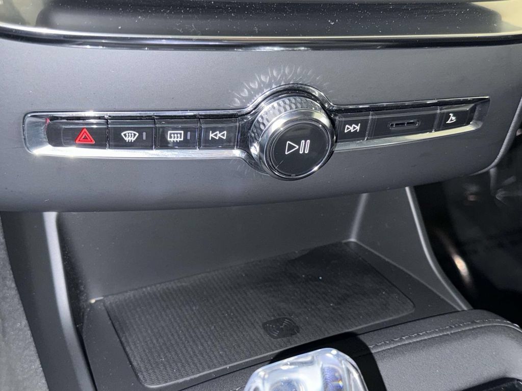 Certified 2025 Volvo XC90 T8 Plus w/ Protection Package Premier AWD/4WD image 25