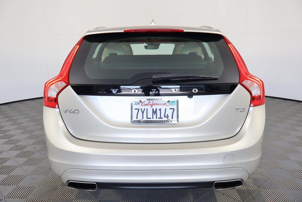 Used 2017 Volvo V60 T5 Premier w/ Convenience Package FWD image 5