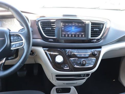 Used 2020 Chrysler Voyager L FWD image 15