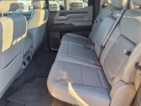 Used 2025 GMC Sierra 1500 SLT image 9