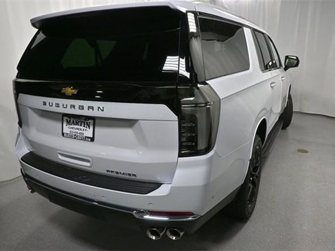 New 2026 Chevrolet Suburban Premier image 4