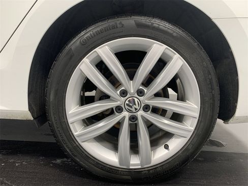 Used 2018 Volkswagen Passat 2.0T SE image 8