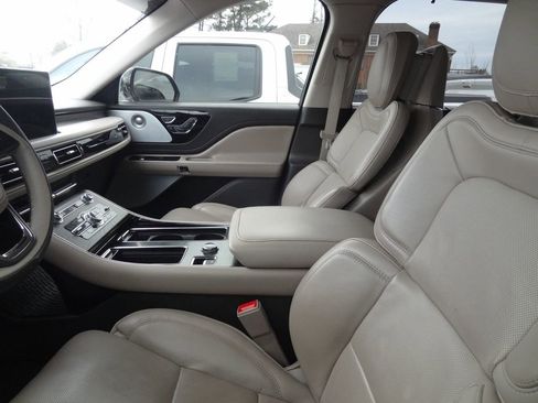 Used 2023 Lincoln Aviator Reserve w/ Equipment Group 201A image 8