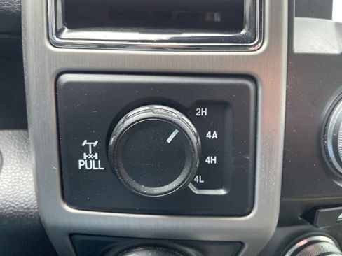 Used 2018 Ford F150 Platinum w/ Equipment Group 701A Luxury image 11