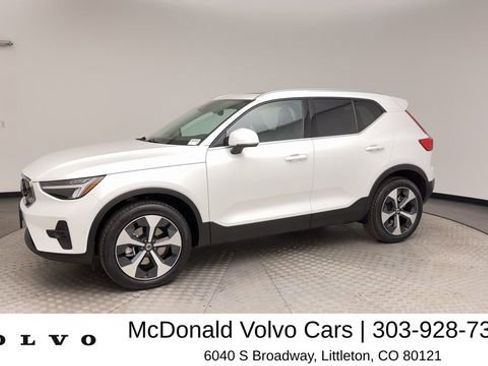 Certified 2025 Volvo XC40 B5 Plus AWD/4WD image 6