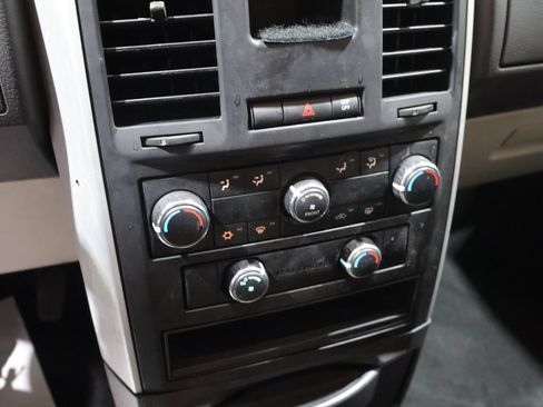 Used 2009 Dodge Grand Caravan SE w/ Climate Group FWD image 24