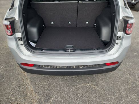 New 2026 Jeep Compass Latitude image 16