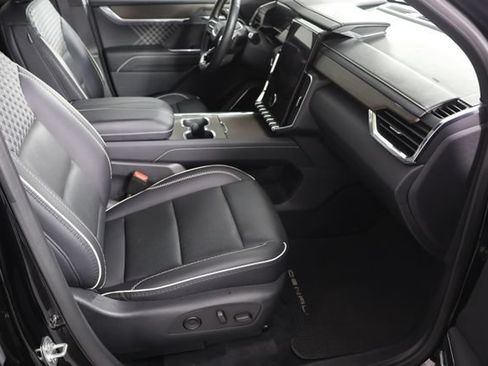 Used 2024 GMC Acadia Denali AWD/4WD image 25