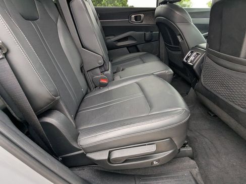 Used 2025 Kia Sorento S FWD image 21