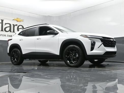 New 2026 Chevrolet Trax LT w/ Sunroof Package FWD image 2