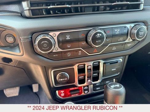 Used 2024 Jeep Wrangler Unlimited Rubicon AWD/4WD image 28