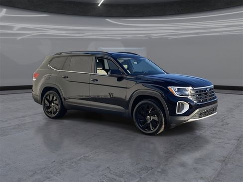 New 2026 Volkswagen Atlas SE image 2