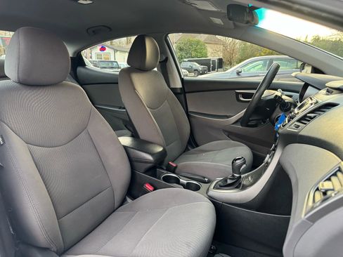 Used 2015 Hyundai Elantra SE image 18