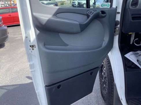 Used 2003 Dodge Sprinter 2500 RWD image 31
