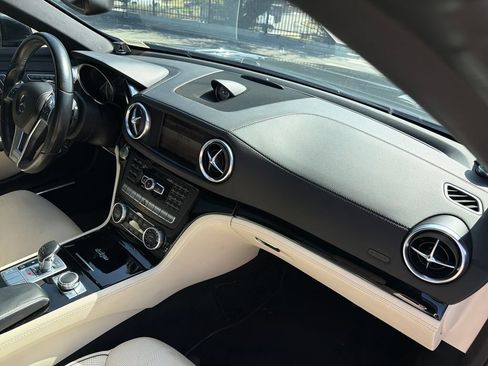 Used 2015 Mercedes-Benz SL 550 image 30