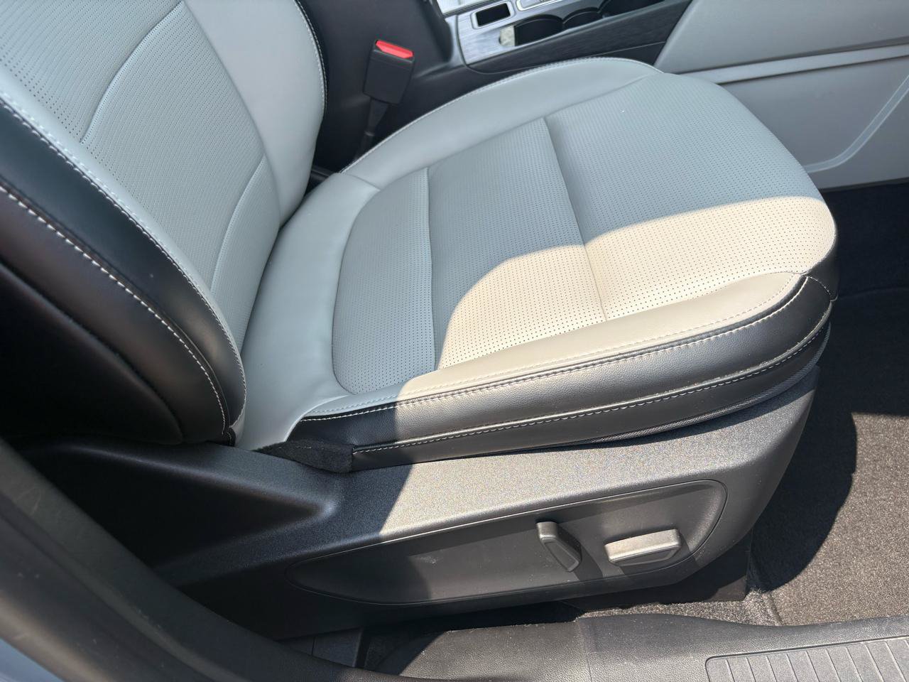 Used 2024 Ford Escape Platinum AWD/4WD image 43