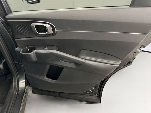 Used 2024 Kia Sorento S image 32