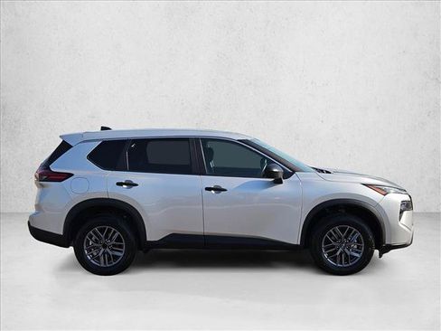 Used 2024 Nissan Rogue S FWD image 4
