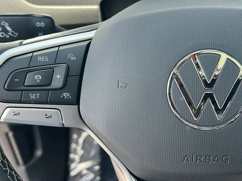 Certified 2024 Volkswagen Tiguan SE w/ Panoramic Sunroof Package AWD/4WD image 19