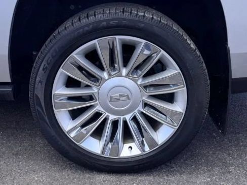 Used 2017 Cadillac Escalade ESV Platinum AWD/4WD image 8